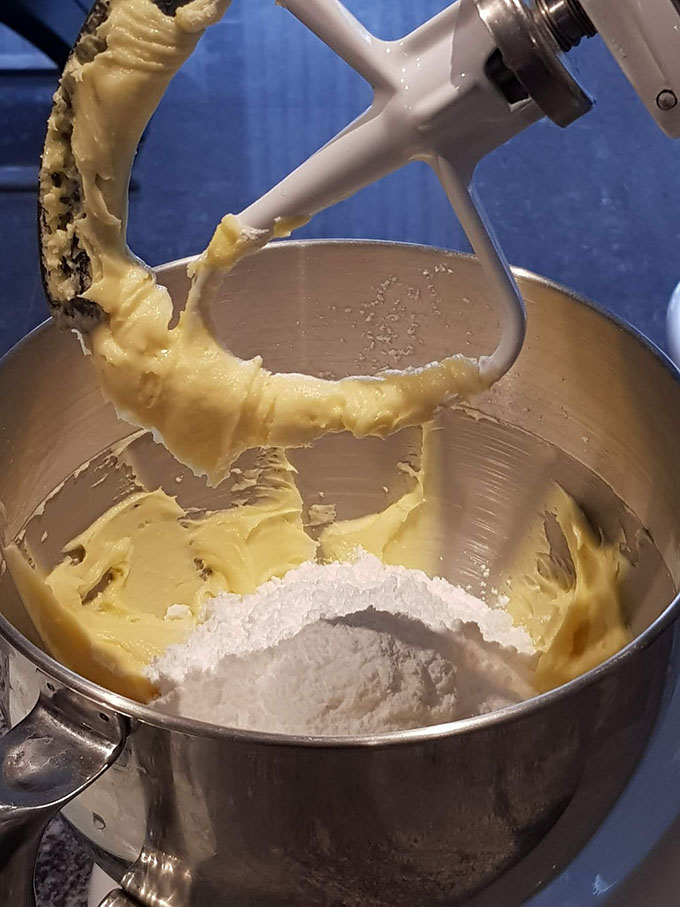 Mixing bowl with butter and icing sugar