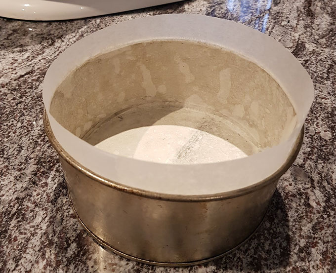 Lined cake tin